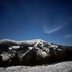 Under Sky - з теплим басейном ,чаном-джакузі, панорамною ванною та Playstation 5 Holiday home Slavske